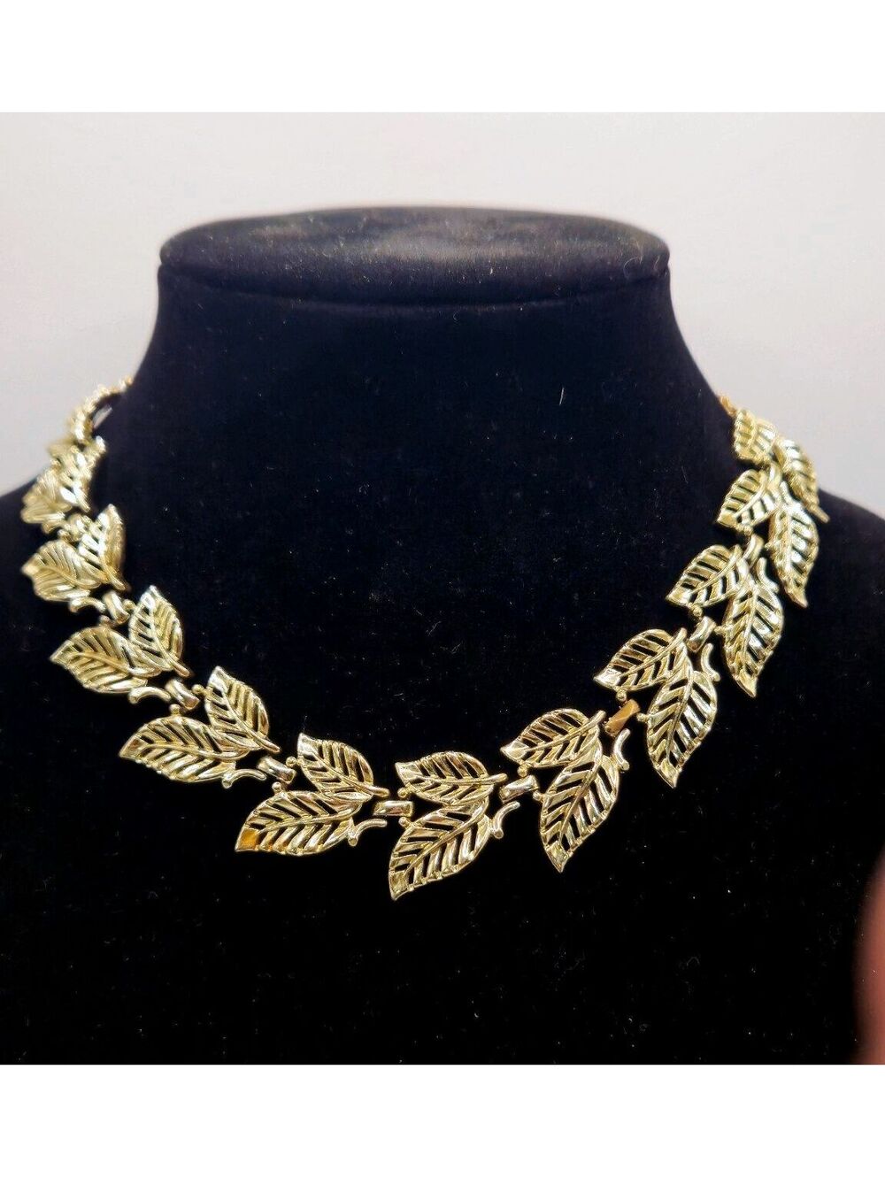 Vintage Gold Tone Leaf Link Necklace Laurel Leaf Collar Statement Necklace